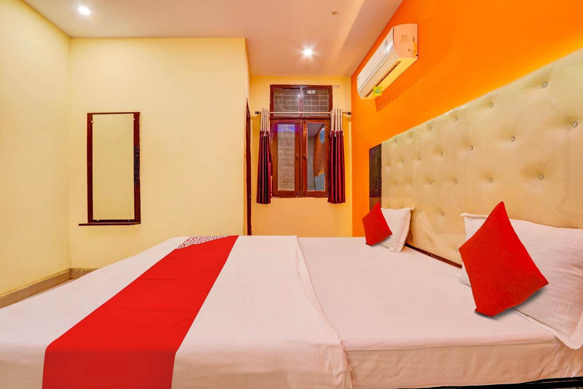 Oyo Flagship Hotel Samruddhi Lodge Nirmal  Экстерьер фото