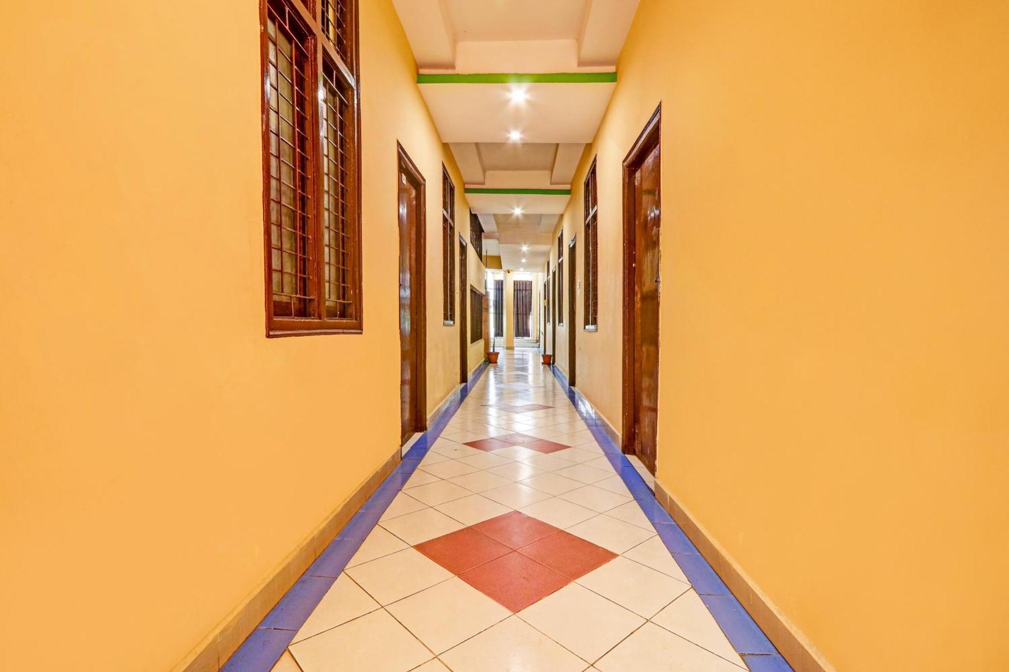 Oyo Flagship Hotel Samruddhi Lodge Nirmal  Экстерьер фото