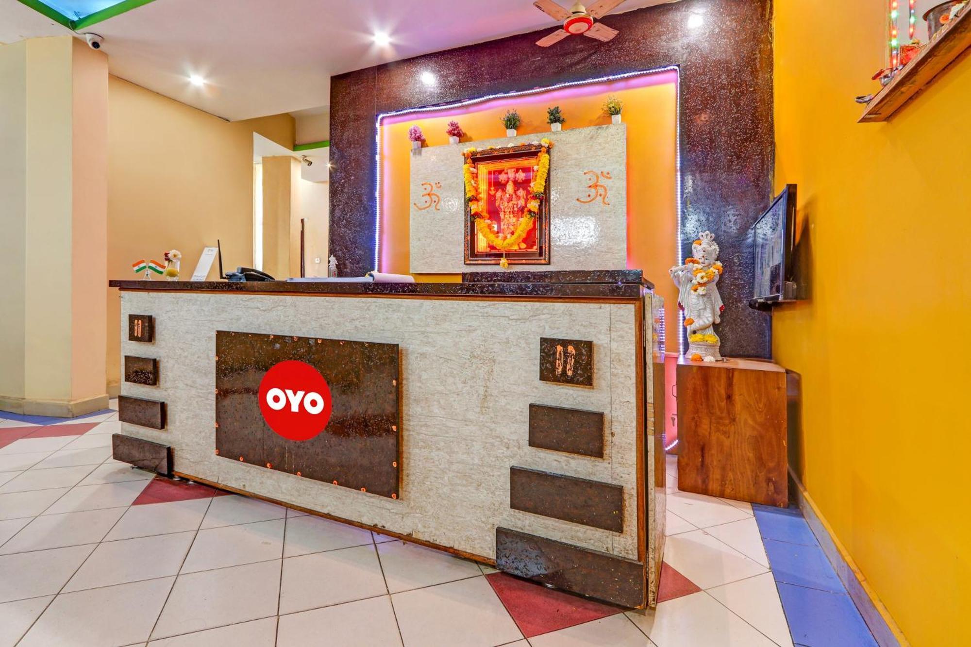 Oyo Flagship Hotel Samruddhi Lodge Nirmal  Экстерьер фото
