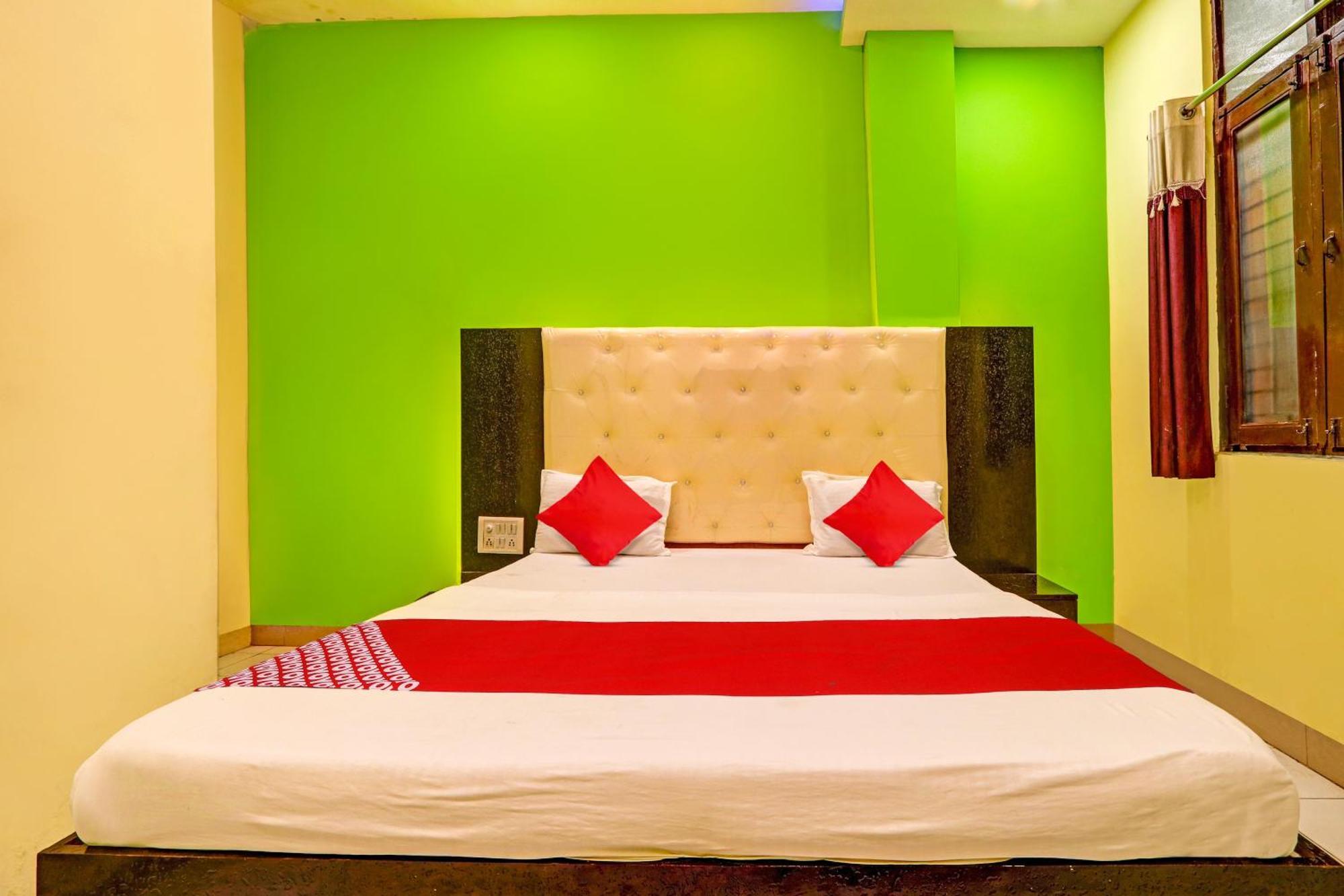 Oyo Flagship Hotel Samruddhi Lodge Nirmal  Экстерьер фото