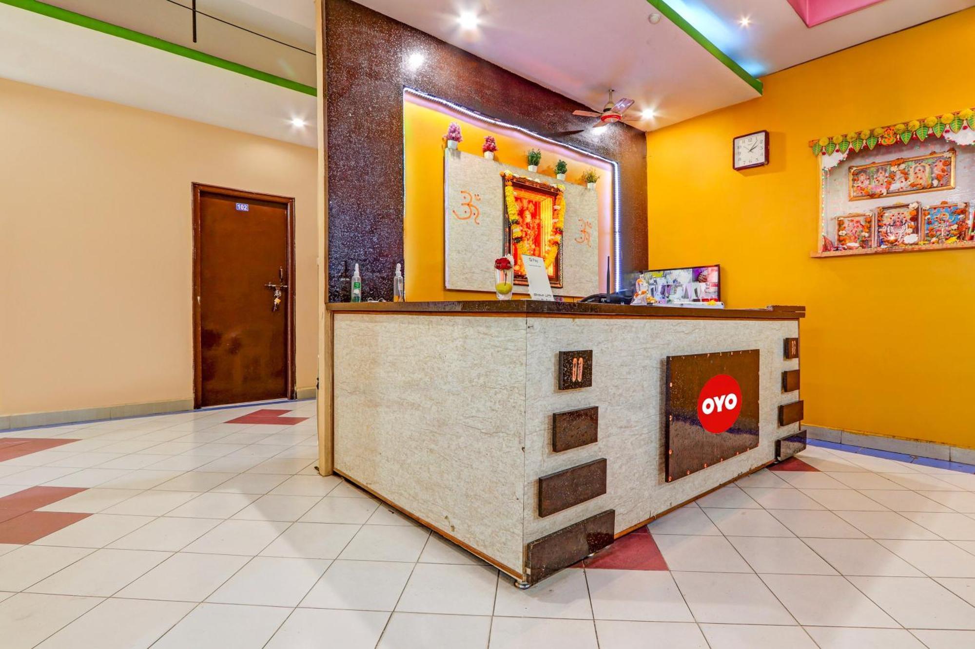Oyo Flagship Hotel Samruddhi Lodge Nirmal  Экстерьер фото